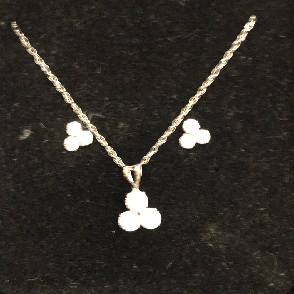 NIB. Faux Diamond Trio Set